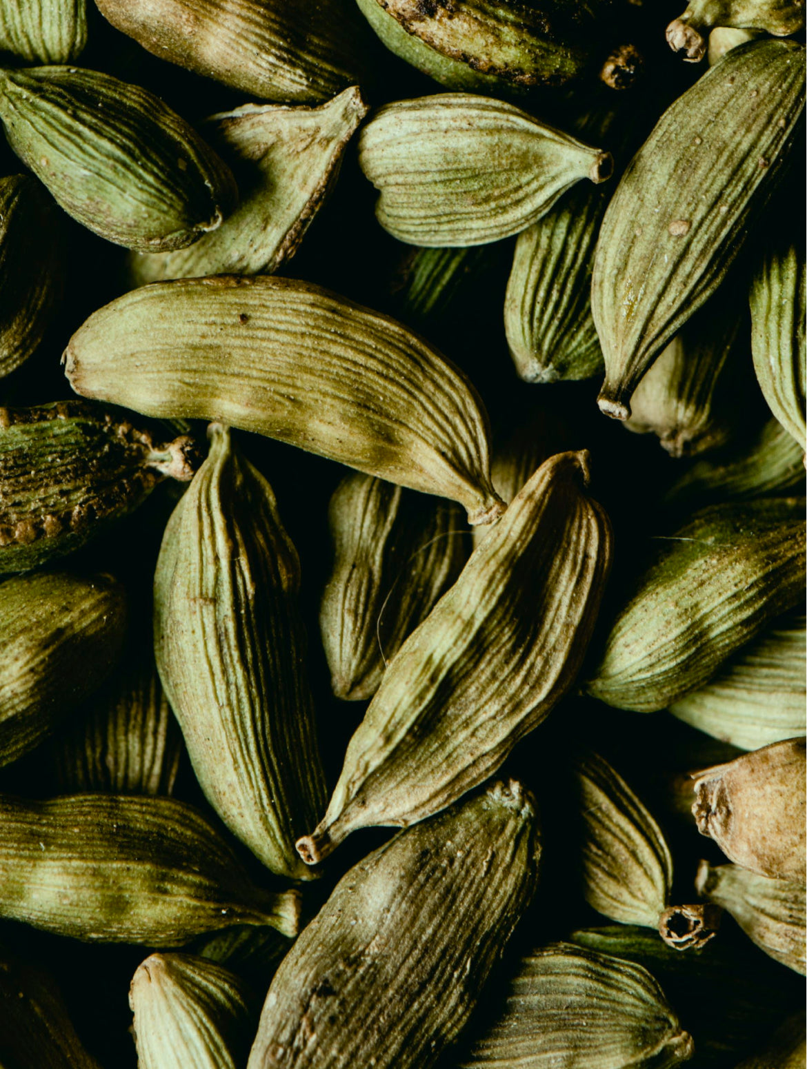 Green cardamom pods, part of the scent profile